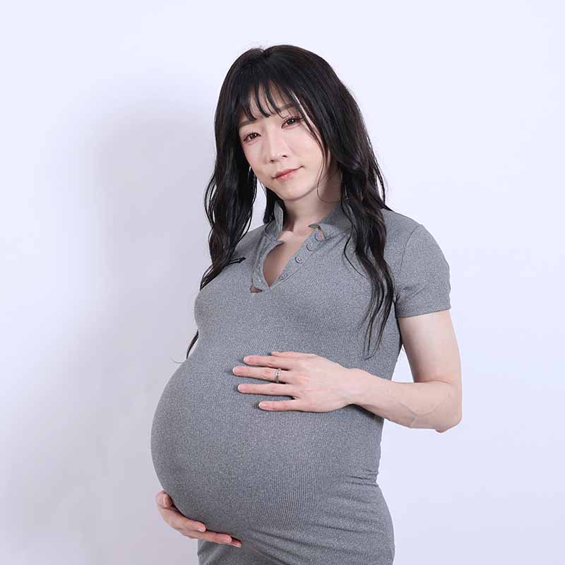 Dカップのシリコン製のバストパッドと、偽の妊娠腹が一体化した上着